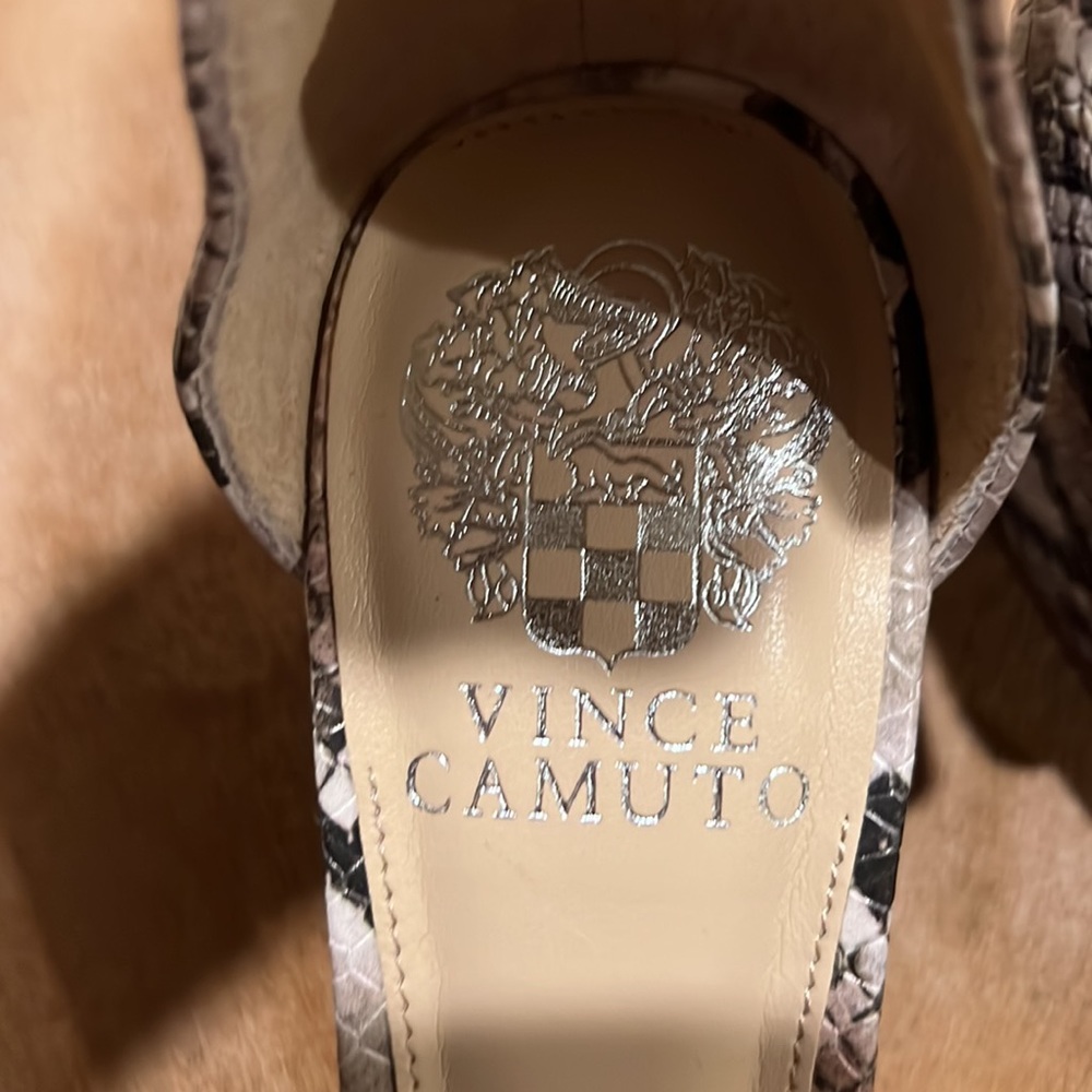 ✅SOLD VINCE CAMUTO - Picture 10 of 11